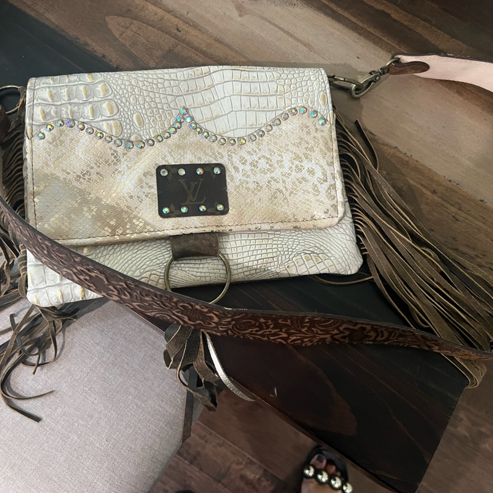 Genuine leather cream colored crocodile patterned crossbody.